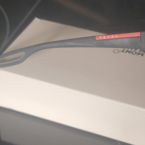 GUCCI Aviator sunglasses - Picture 3 of 3